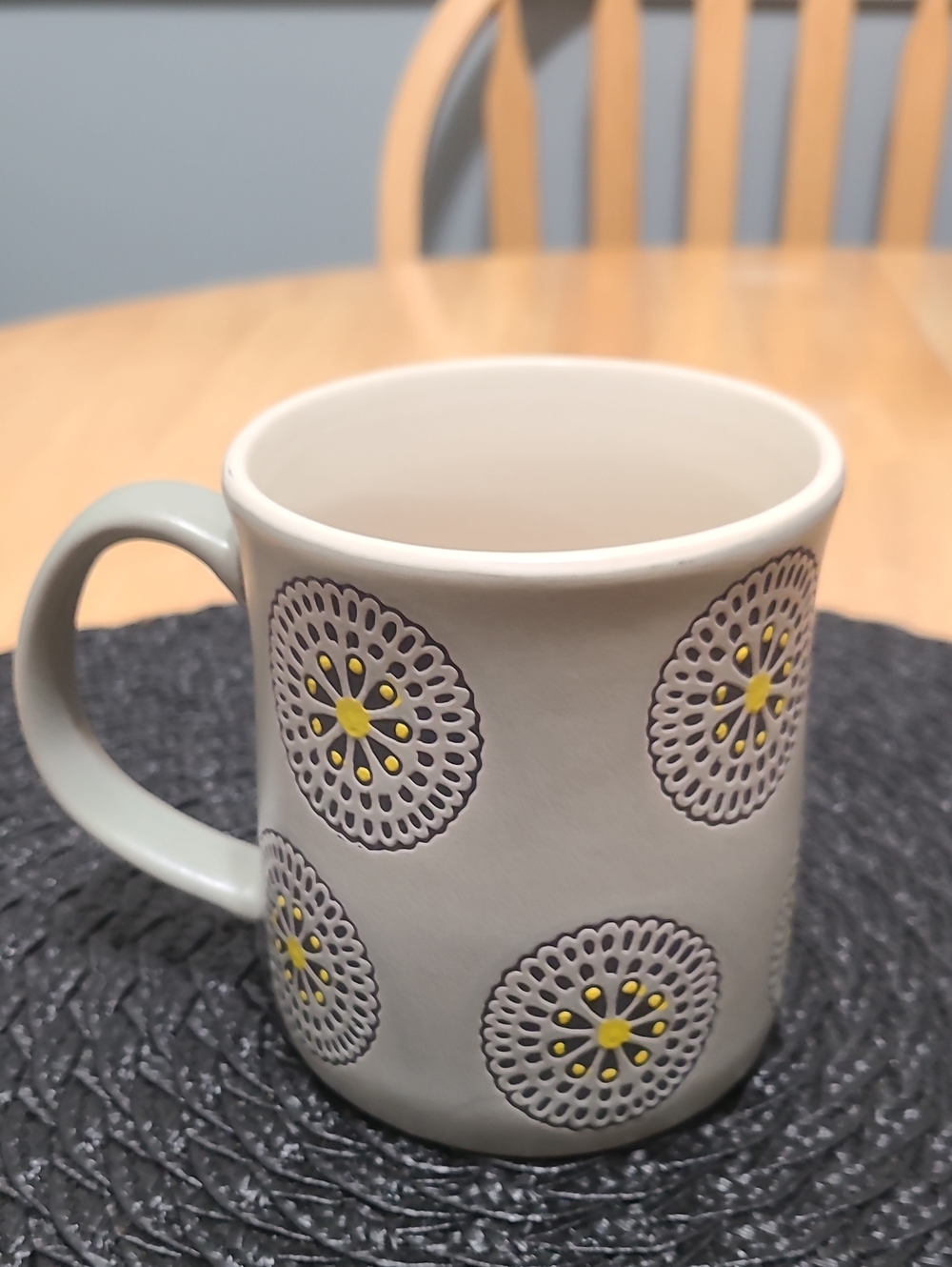 Jen Hewett World Market Ceramic Gray Yellow Retro Abstract Coffee/Tea Mug 12 Oz
